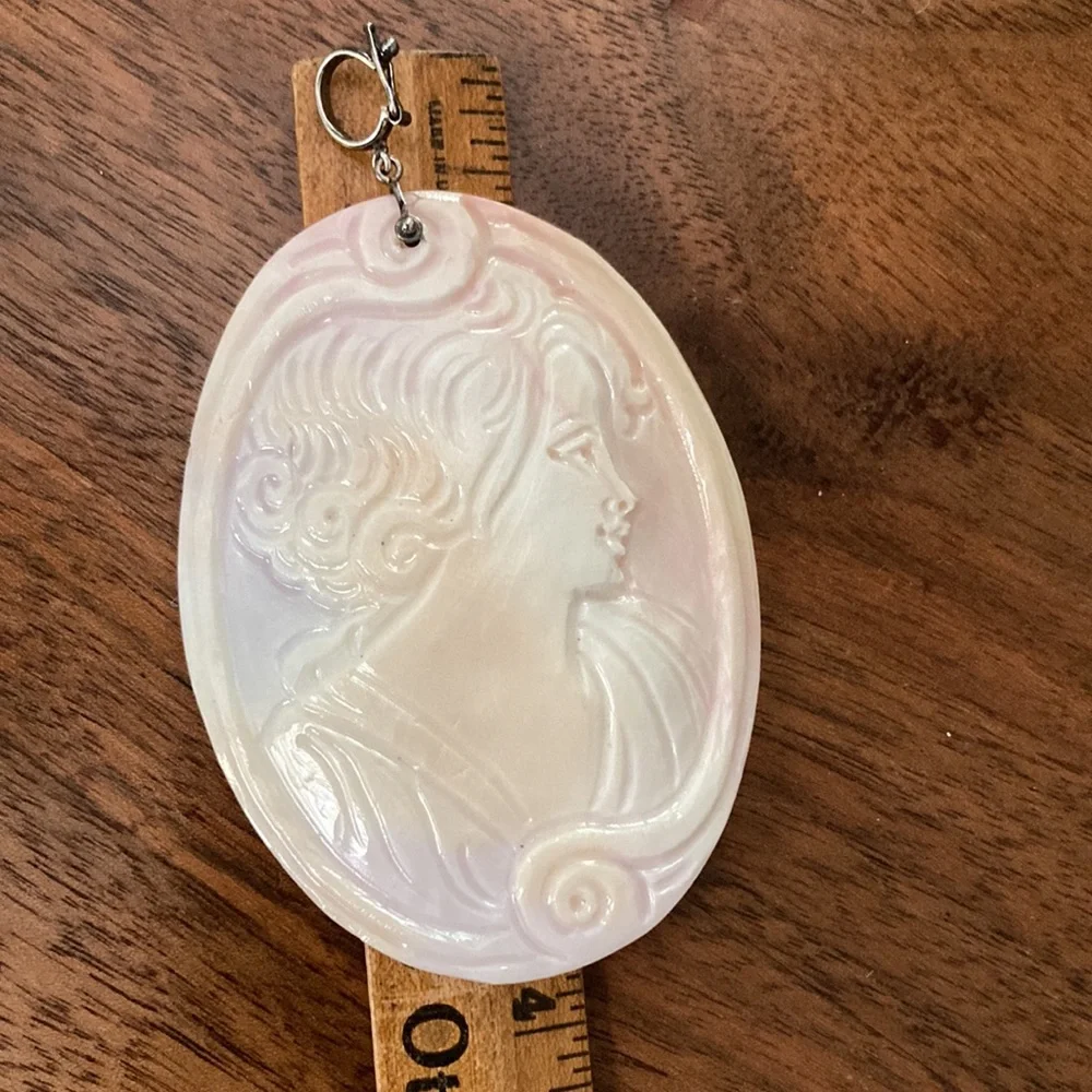 Vintage-Signed Carved Shell - Picture 6 of 11